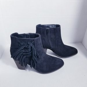 FERGALICIOUS BLACK AND BROWN WITH TASSELS ANKLE HEELED BOOT W/ ZIPPERS SIZE 6.5